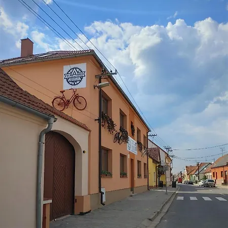 - Cykloubytování U Rašků