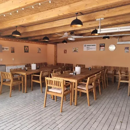 - Cykloubytovani U Rasku * Dolní Dunajovice